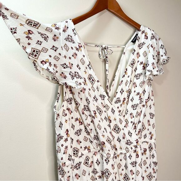 Torrid Surplice Gauze Romper Tie Back Flutter Sleeve Size 2, 2X 18/20 EUC - Picture 3 of 11